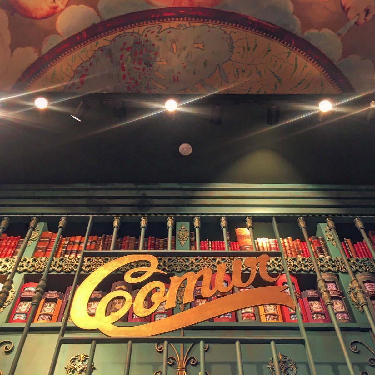 EUTravelMag's tweet photo. Portuguese Gold🏆
That's what you can buy in what is probably the prettiest shops in #Portugal.
#Comur has made art out of cans, and gold out of sardines. Never has canned goods looked so .. well, good!
Their beautiful shops are an homage to AND a celebration of @visitportugal! https://t.co/WK6bjnzNZV