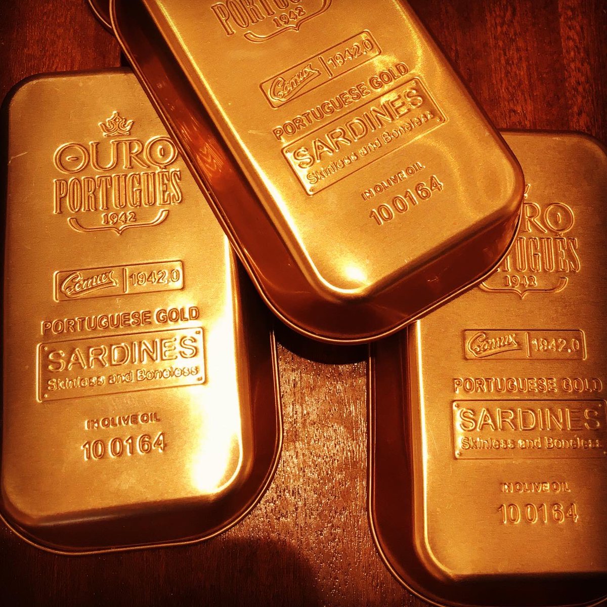 EUTravelMag's tweet photo. Portuguese Gold🏆
That's what you can buy in what is probably the prettiest shops in #Portugal.
#Comur has made art out of cans, and gold out of sardines. Never has canned goods looked so .. well, good!
Their beautiful shops are an homage to AND a celebration of @visitportugal! https://t.co/WK6bjnzNZV