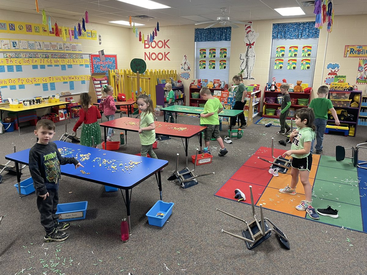 hannah_eiberger's tweet photo. Guess who made it into our classroom today…🍀🤪

We didn’t get lucky enough to catch him this time…but he did leave some snacks behind and that was enough to make us happy! 🤩💚

@WildKatNation1 @KCEprincipal https://t.co/SZfkEoLDaw