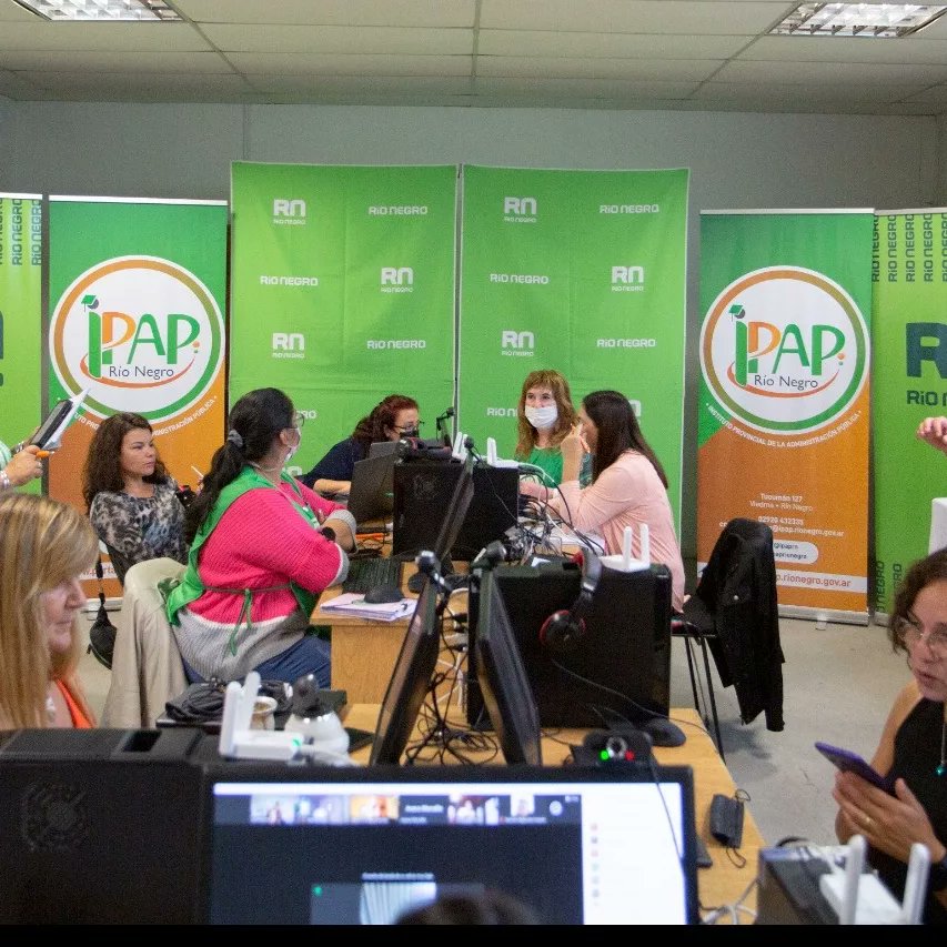 ipaprn's tweet image. A través del IPAP 1518 trabajadores aprobaron su ingreso a Planta Permanente.

Se presentaron 1638 postulantes que rindieron a través de la Plataforma del IPAP y los resultados arrojaron que 1.518 personas aprobaron su examen de ingreso, 56 desaprobaron el examen y 64 ausentes.