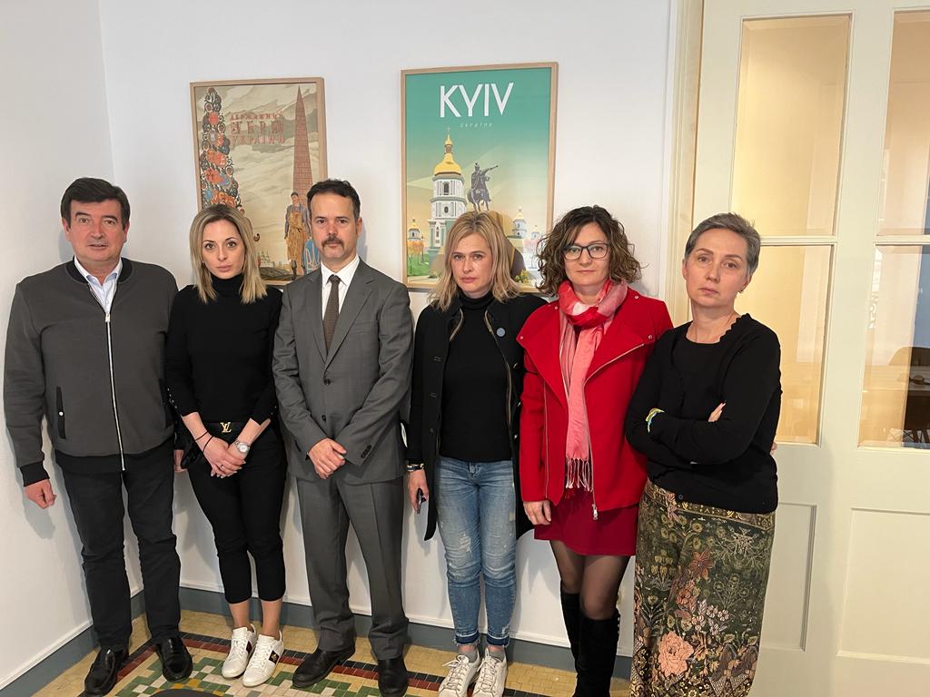 Fginer's tweet photo. Me he reunido con Pablo Gil, cónsul de #Ucrania en la Comunidad Valenciana y la ONG @HelpUcrania de #Valencia 

Les he transmitido que vamos a colaborar en todo lo que podamos en la difícil situación que están viviendo el pueblo ucraniano tras la invasión del ejército ruso. https://t.co/LQlOkZaRLv