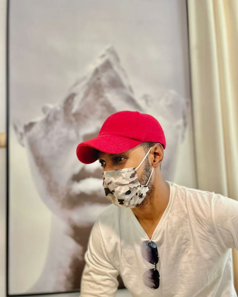 With the kind of sun outside, inside seems safer. 
By the way, how's the fuel situation in your area?

#Nigeriansun
#Nigeria
#NoFuel 
#Thursyay