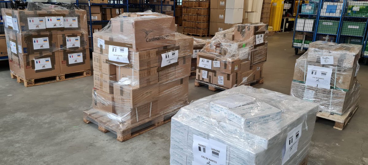 🇺🇦 7 palettes d'appareils biomédicaux, de dispositifs médicaux et de médicaments sont partis ce matin à destination des hôpitaux et centres de santé ukrainiens. Nous sommes fiers de nos équipes qui se sont fortement mobilisées. #Nantes #Ukraine #solidarité
