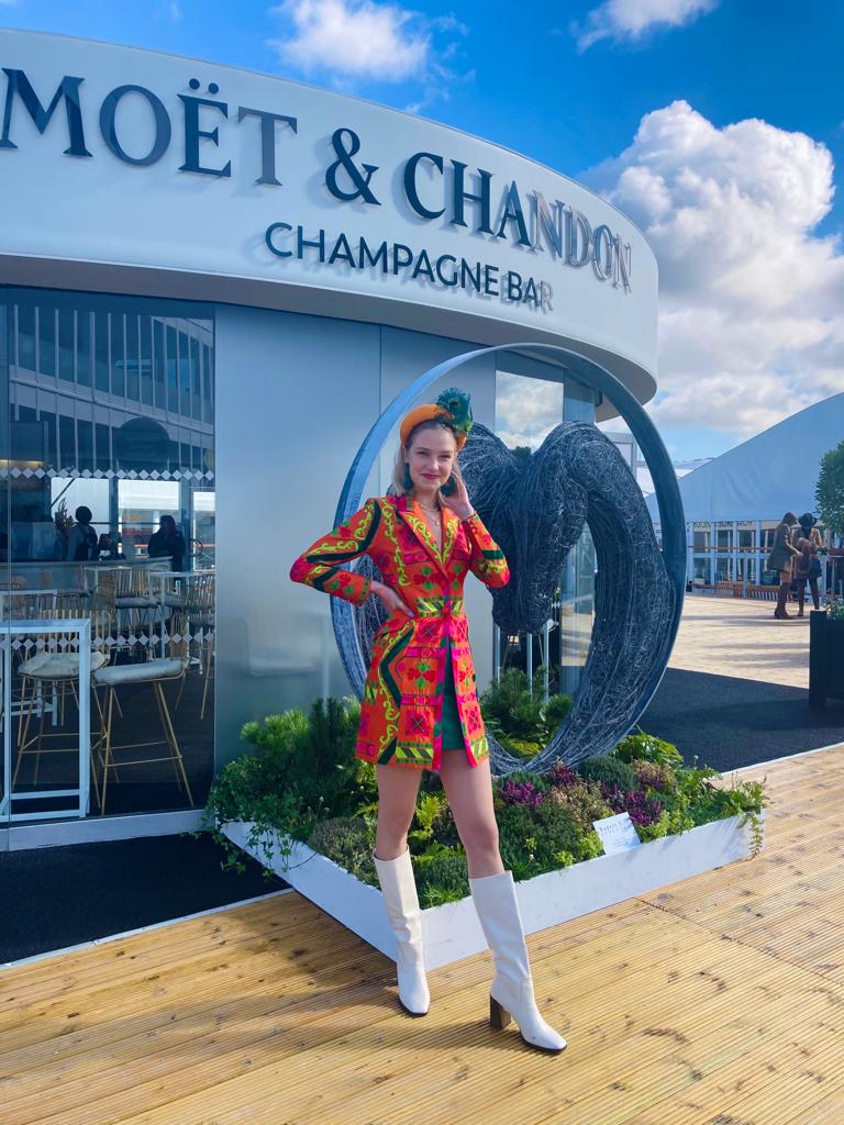 A beautiful blue sky for #StPatricksDay at <a href="/CheltenhamRaces/">CheltenhamRacecourse</a> 🏇 #CheltenhamFestival #StPaddysDay #CheltenhamFestival2022 <a href="/Raceday_RTV/">Raceday RTV</a>