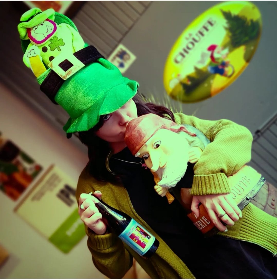 TripelbC's tweet photo. Julie McDvorska is ready! โโโ
#belgianbeers
#belgianfrites #belgianbeercafe #stpatricksday #struise #herculestout #livemusic https://t.co/6JUPCkdKkX