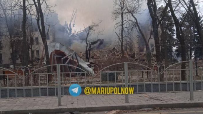 olex_scherba's tweet photo. Hey @BASF, last week your business partner #Putin bombarded a maternity hospital. This week - a a drama theater that was used as a bomb shelter. Any insight what his next plans are? Would appreciate it!
#StandWithUkraine #boycottBASF #BASFdeath #PutinsPuppets #PutinsWar https://t.co/U7qQJluqwX