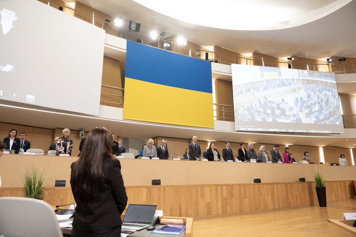 laurentwauquiez's tweet photo. Fier que les conseillers régionaux aient adopté à l’unanimité le plan de soutien à l’Ukraine.
Fonds d'urgence de 300 000€, acheminement de matériel médical, hébergement et enseignement du français aux réfugiés ukrainiens en France... la Région est aux côtés de l'#Ukraine. https://t.co/Qd4TTu1S7b