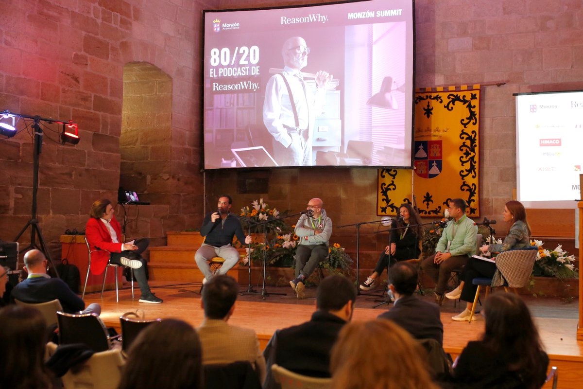 manusanchez1's tweet photo. En #MonzonSummit22 grabamos por 1ª vez el podcast 80/20 de @ReasonWhy con público! 
Hablamos de influencia con @dantonanzas, Gemma Palacio (aka EsperansaGrasia) y @alfonsofilm. 
¿Cuál es la diferencia entre influencia y manipulación?
🎙️ https://t.co/3J3BrHk2av https://t.co/rQq3AIooXn