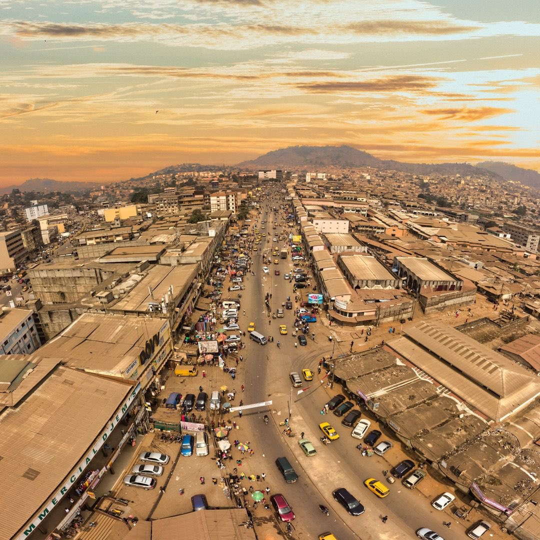 Good Morning DreamTeam 😃

Une magnifique vue de la ville de Yaoundé par <a href="/camairdroneboy/">camairdroneboy</a> 😍.

Qui peut deviner le nom du quartier? 😄

#repost