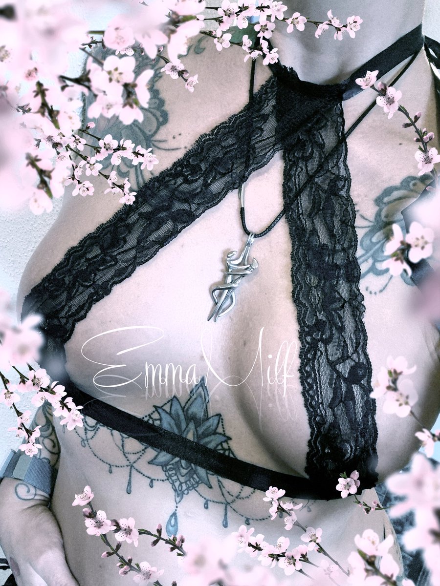 Ich habe Kopfschmerzen und habe gehört das Sex hilft 
Like 👍 wenn du mich ficken würdest 
Retweet 🔄 wenn du mich regelmäßig ficken würdest 
#ficken #blasen #Sex #dauergeil