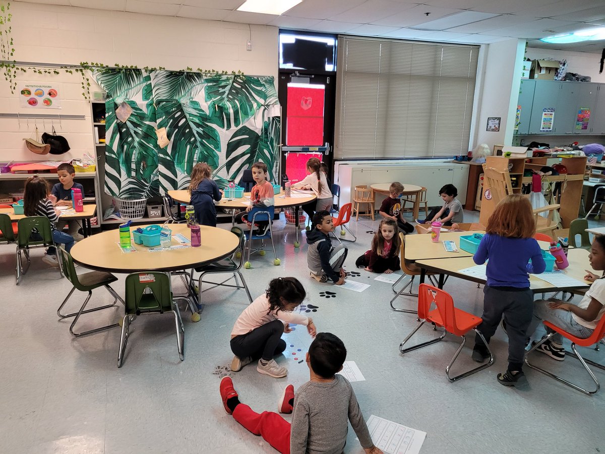 MsSarahPreKCMES's tweet photo. Cooperative learning in math and engineers at work preparing to catch a leprechaun. @CMESLions #teamCMES #CMESwins https://t.co/pXB4WPtWqP