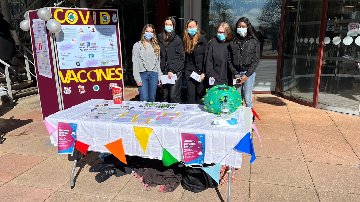 Kit_Yates_Maths's tweet photo. Great to see these students from @PharmUnivBath @UniofBath promoting covid vaccination and perhaps more importantly trusted sources of information.

Keep up the good work. https://t.co/JbY3JITdeH