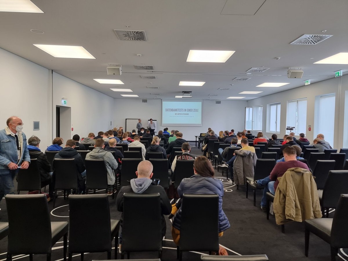 BinarySkym0sh0's tweet photo. Finally got a photo from my talk at #Javaland2022 https://t.co/7ASmmtOIWr
