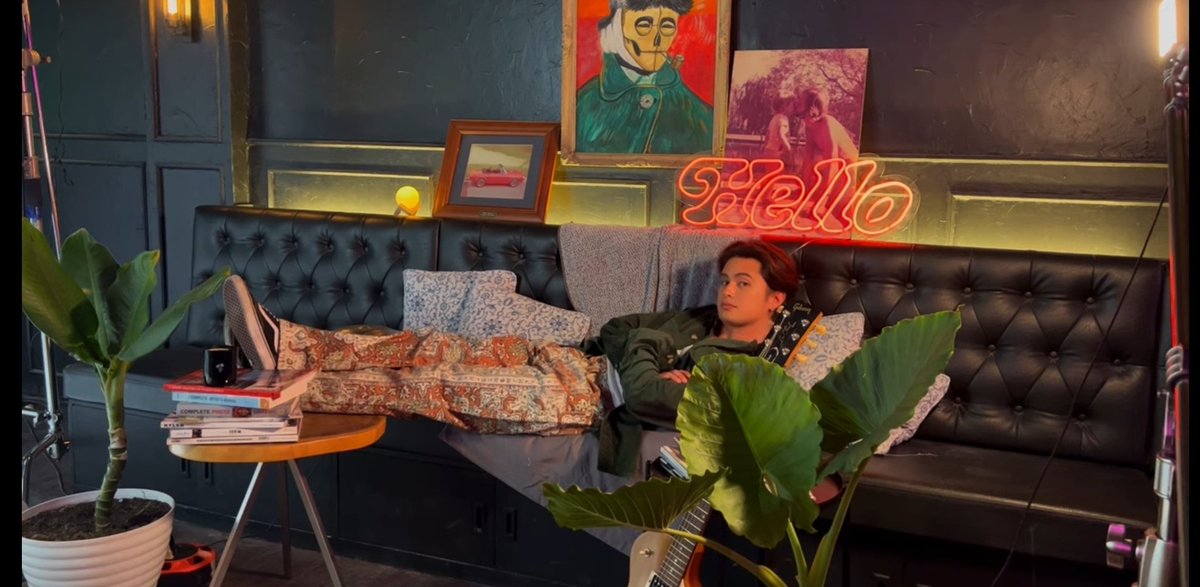 Hello 2.0 Legends Only Official MV out now!! 
Link: youtu.be/tUvcu40_jtQ 

James Reid x JAY B x ØZI  
#HelloLegendsOnlyMV