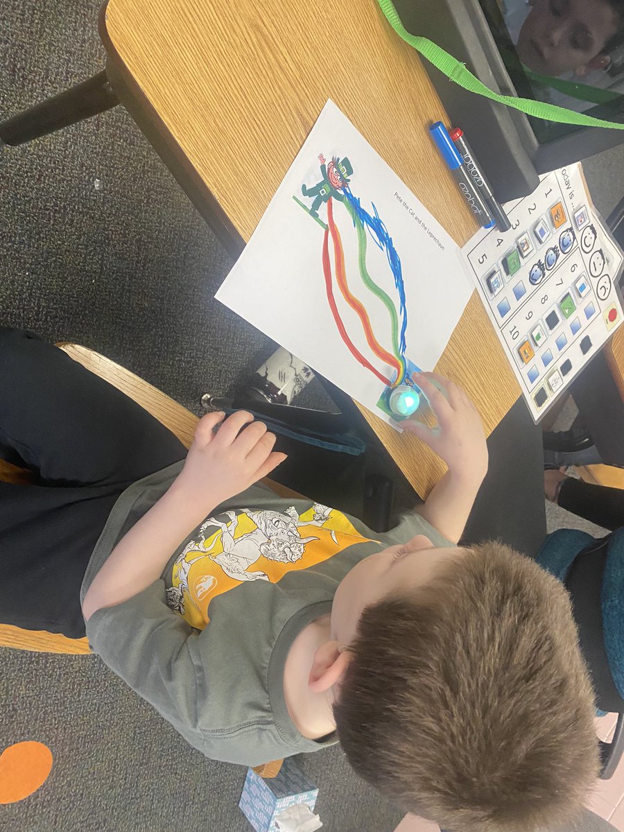 readerswinslow's tweet photo. Happy St Patrick’s Day! Students had their Ozobots follow rainbow paths to help Pete the Cat find Lucky the Leprachaun! #wearequest https://t.co/iaRBlPrKE3