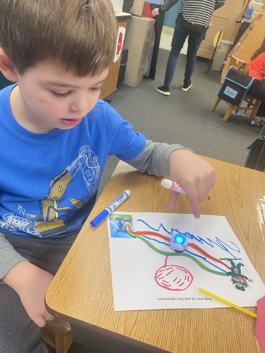 readerswinslow's tweet photo. Happy St Patrick’s Day! Students had their Ozobots follow rainbow paths to help Pete the Cat find Lucky the Leprachaun! #wearequest https://t.co/iaRBlPrKE3