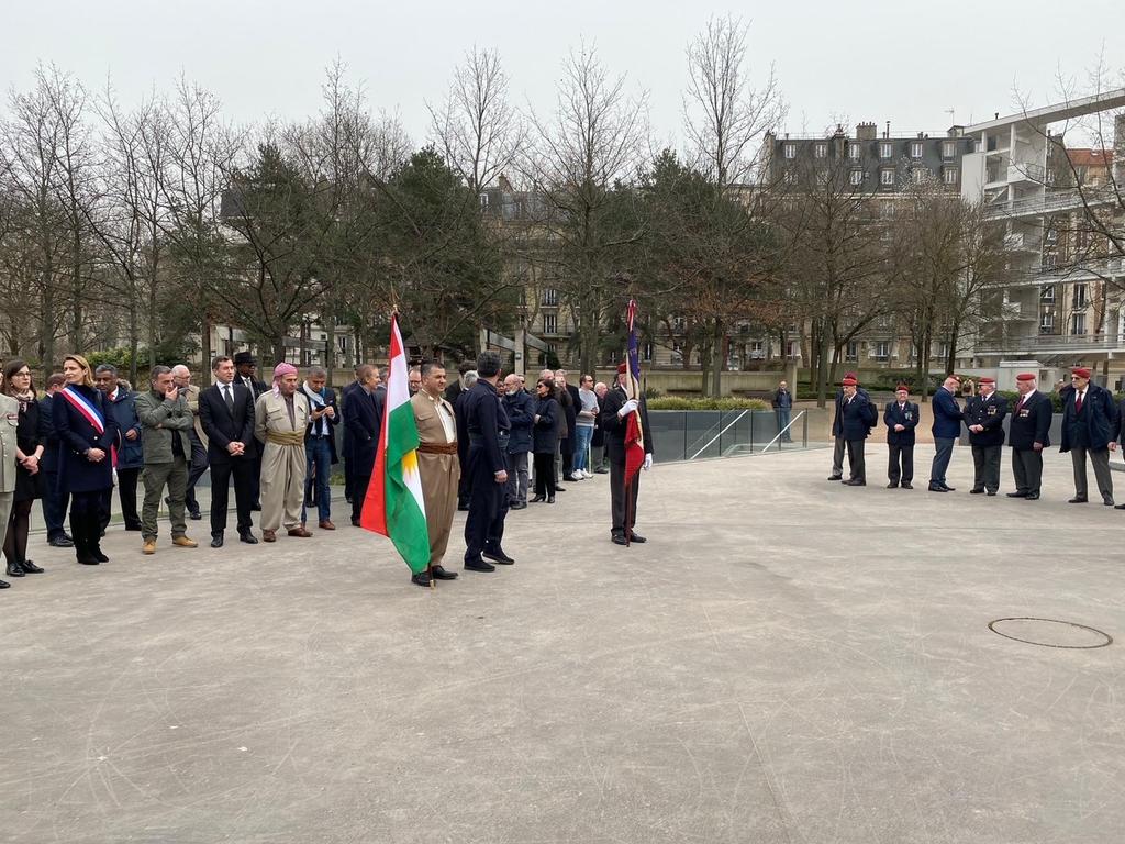 C_Derouard's tweet photo. Cérémonie d'hommages au combattants Kurdes et français morts durant la guerre en Irak au monument #0PEX et visite de l'exposition "les Kurdes face à la guerre "@mairie15 #respect #memoire #GuerreEnUkraine https://t.co/VGrXN012u7