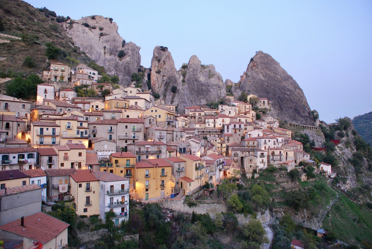 LoveBasilicata's tweet photo. Do you know Castelmezzano and the Lucanian Dolomites?
Kennen Sie Castelmezzano und die Lukanischen Dolomiten?
Connaissez-vous Castelmezzano et les Dolomites Lucaniennes?🏔
https://t.co/cH1NwZb90l
#LoveBasilicata #BasilicataFreeToMove https://t.co/jU6OXDZz8q