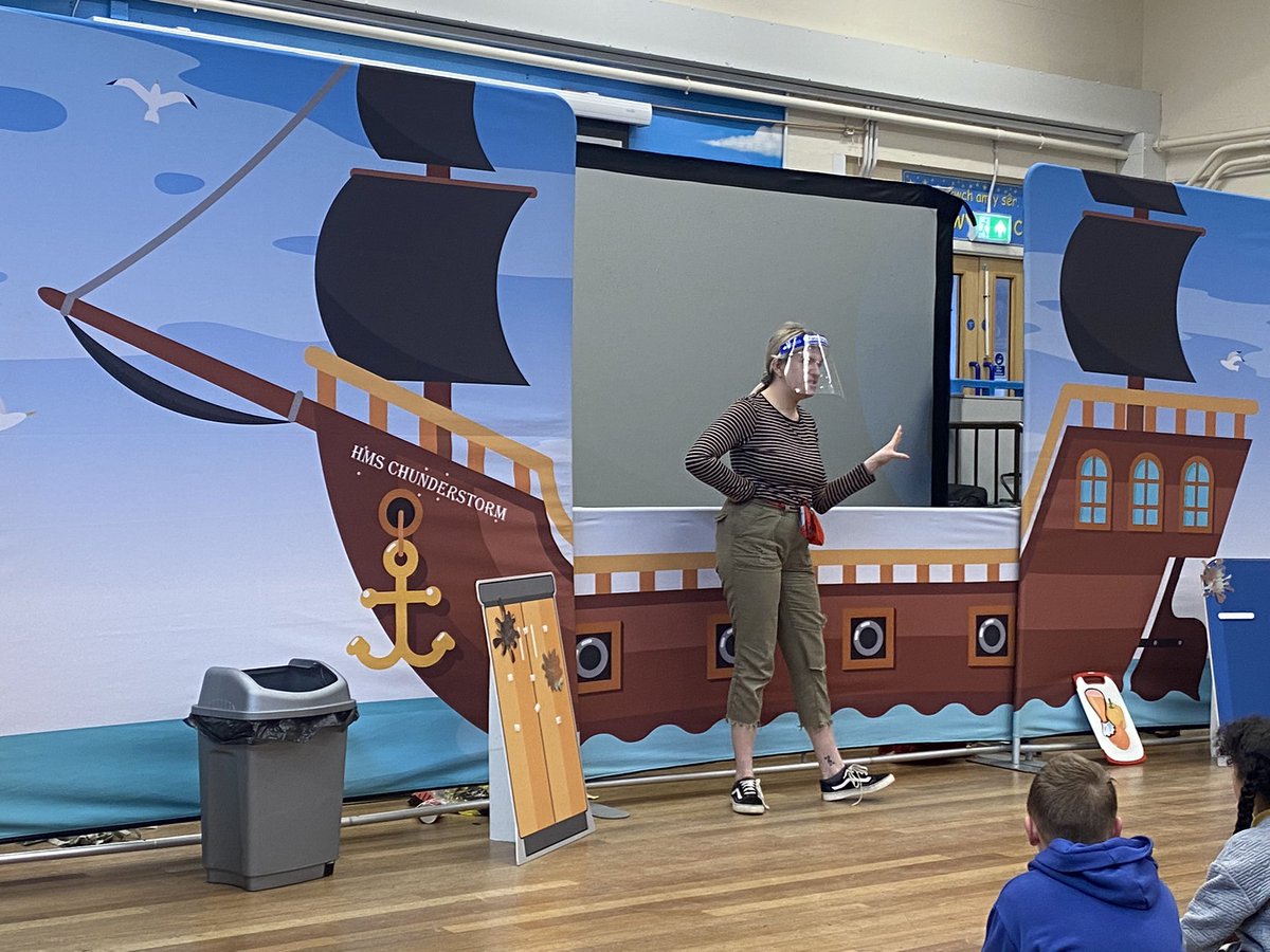 portmeadp's tweet photo. Year 3/4, 4/5 and 6 enjoyed a visit from the @FSAWales learning about food hygiene. A perfect show as we have a special little room opening soon here in Portmead 😬 #pmdpea #pmdphwb #pmdpy34 #pmdpy45 #pmdpy6 https://t.co/kyRggBy0hC