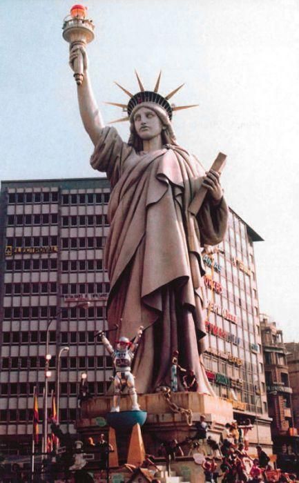 Poc es parla de que a València hem cremat la torre Eiffel, la de Pisa, l'Estàtua de la Llibertat, a Dalí, un Concorde o el Congrés dels Diputats