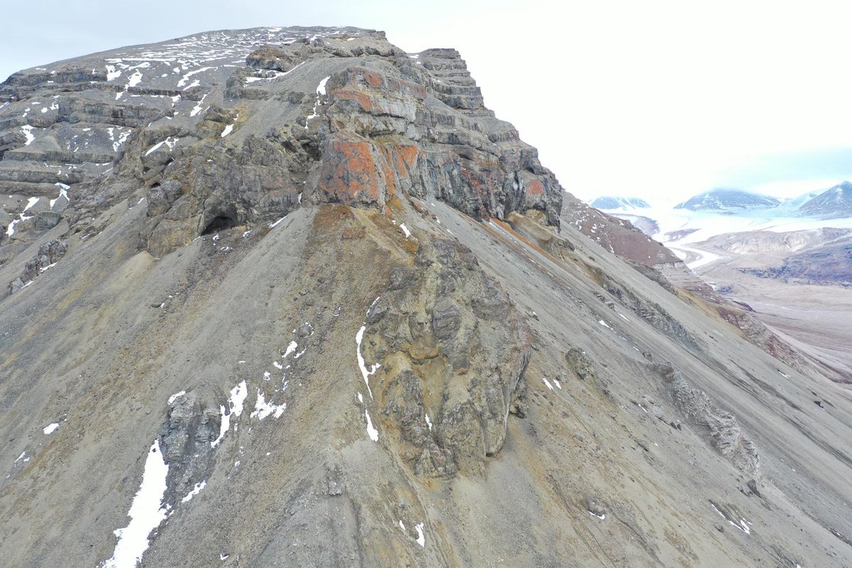 svalbox's tweet photo. #DOM of the day - Introducing the #Løvehovden digital model!

Interact with the #Svalbox model here: https://t.co/xxSjy5FsRf 

#Fault #Fold #Breccia #DigitalGeology #Arctic #Svalbard https://t.co/u0YHFnGpHF