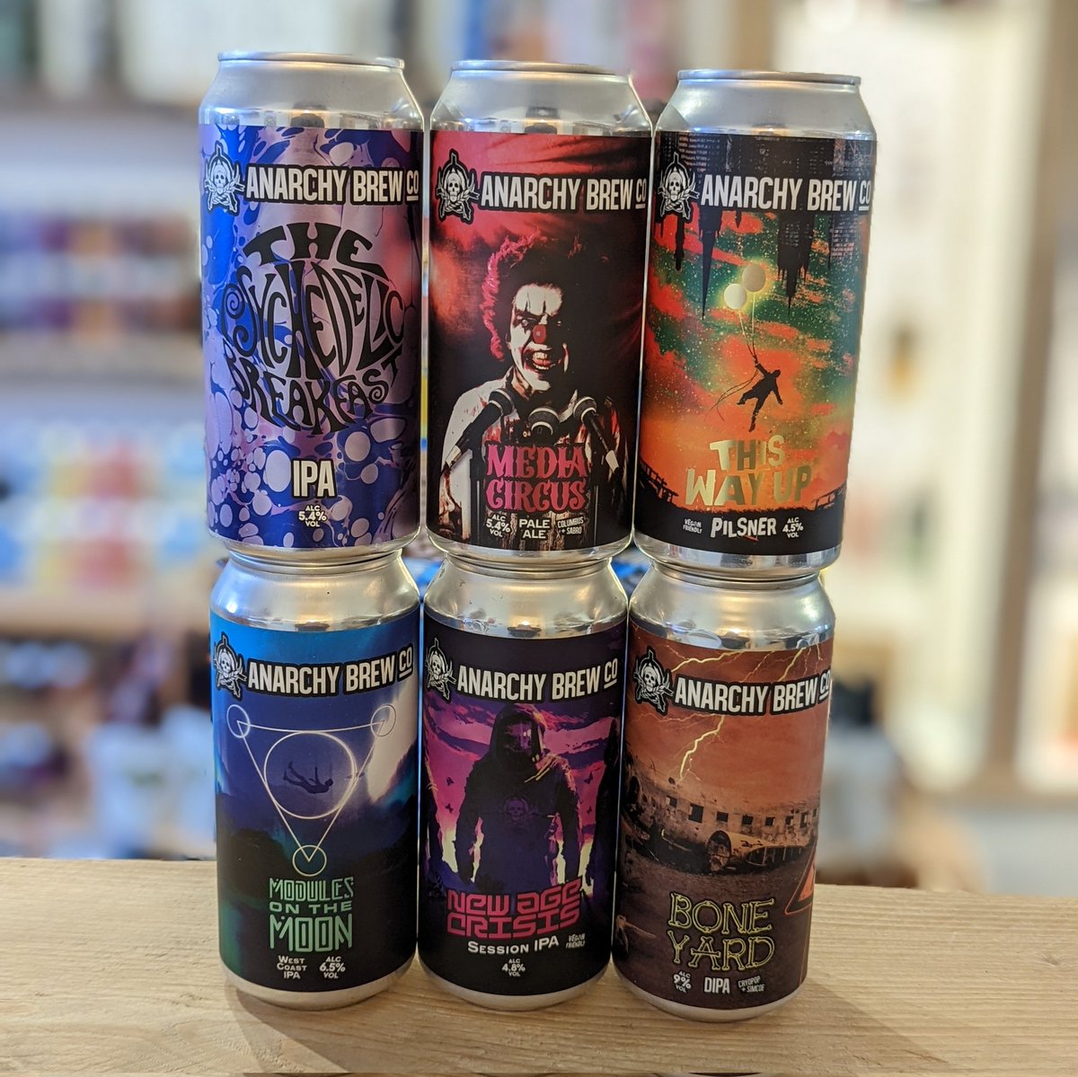 lamplightchtr's tweet photo. Happy #StPatricksDay2022 to all 🍀🇮🇪💚

We are open until 7pm with lot's of lovely Stouts and Porters and even a cracking @Capsoffdrinks Milk Stout on tap 😍

@AnarchyBrewCo are our #BreweryOfTheWeek so we are giving 10% OFF the full range 🍻🐻

#craftbeer #craftbeerlover https://t.co/5cyJ1EBPzF