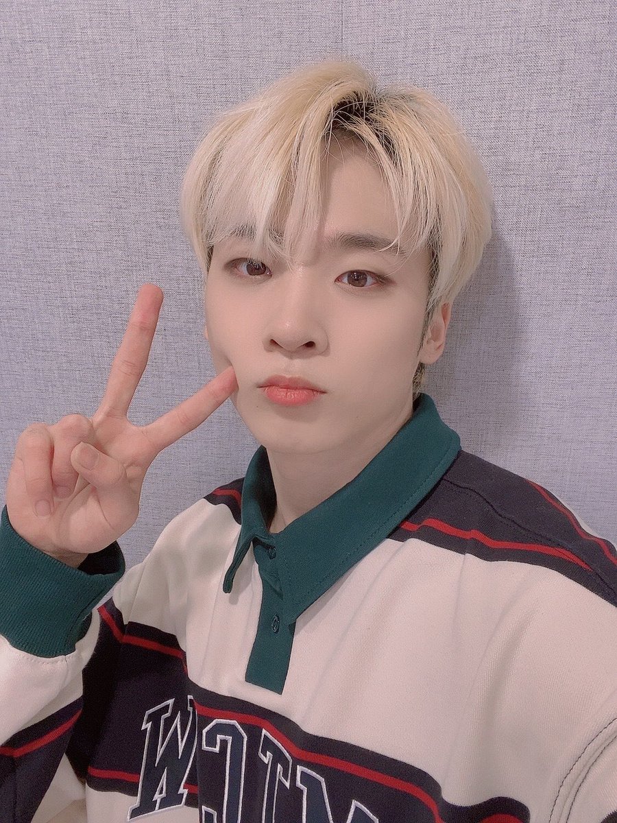 mcndfancafe's tweet photo. 220317 #MCND [From. #Castle_J]
셀카🧨💣

진짜 꼭 완전 몸 조심해야해여 젬🥰 행복한 하루 보내라아❤️👊🏻 https://t.co/sBMAtjJswQ
