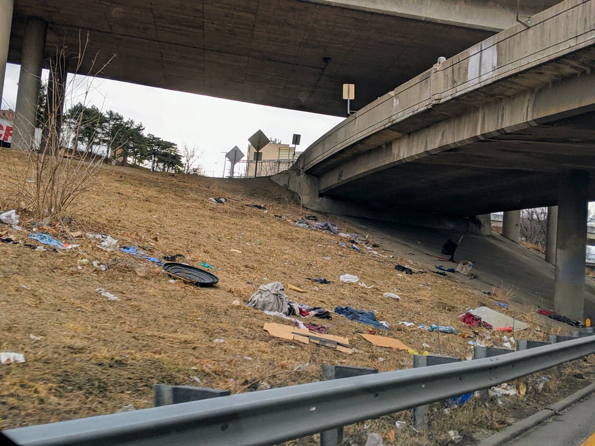 BrianDavidPlatt's tweet image. Kansas City highway trash cleanups continuing this week.  Before and after images along 29 south in the downtown loop- thanks to @DowntownKC_CID and our Public Works team!