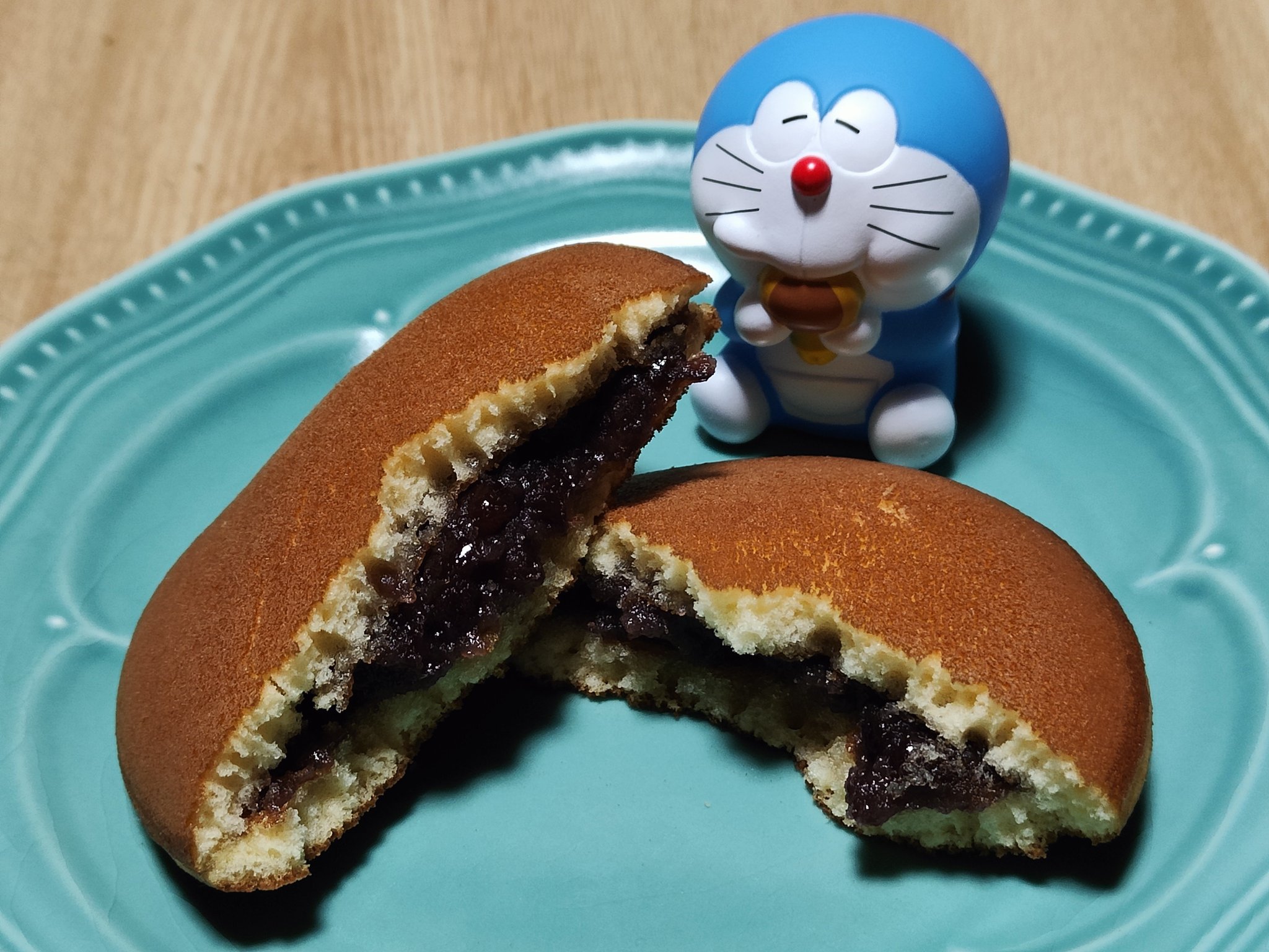 ド イパラ わたし大好きどら焼き 本日のおやつは 六花亭のどらやきです ねっちょりとした艶のあるあんこは程よい甘さで 後味もすっきり どら焼き 六花亭 T Co Ukqudzikqo Twitter