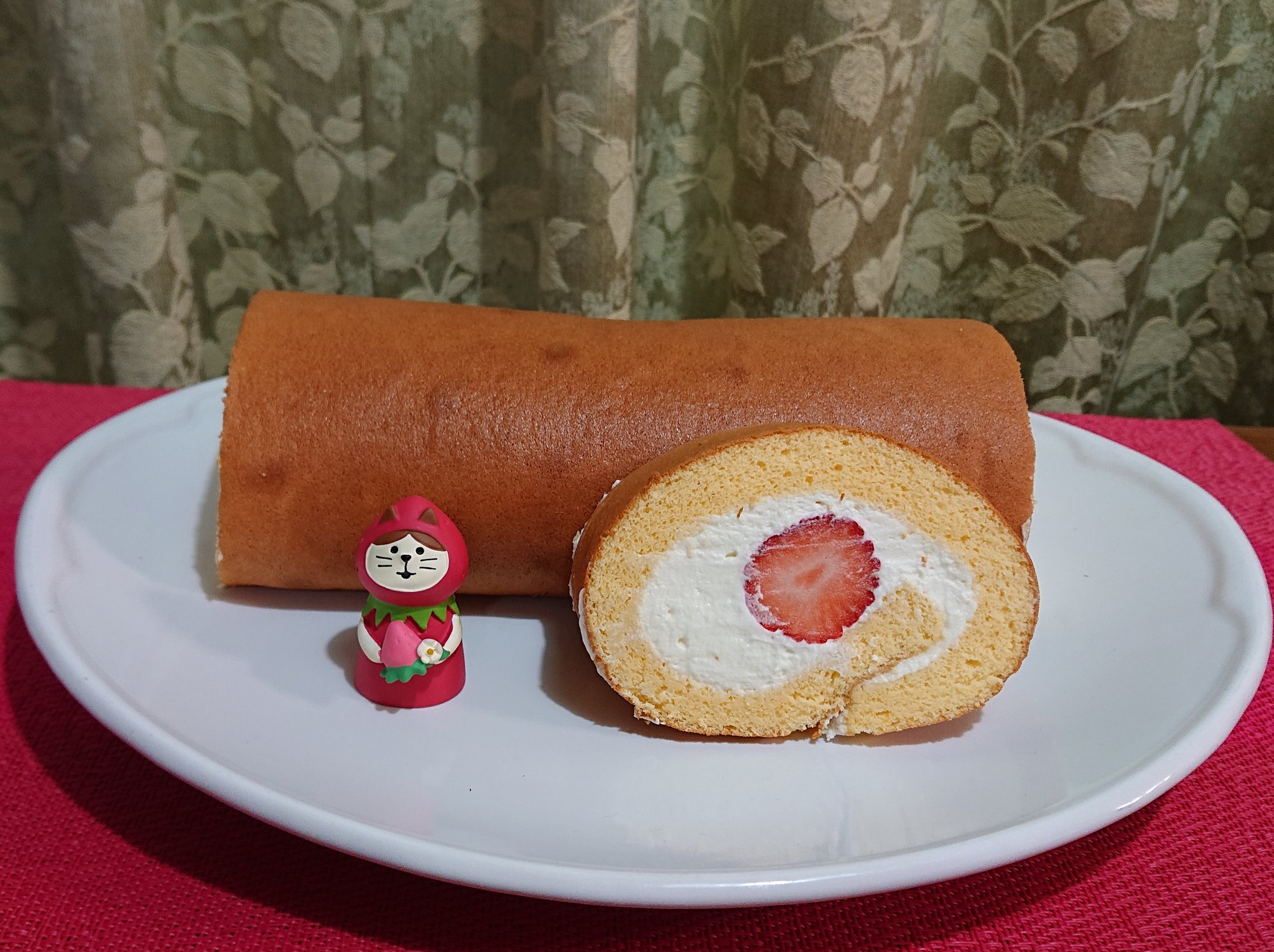 تويتر Sun على تويتر 一人暮らしの次男のための いちごのロールケーキ お持ち帰り用にラッピングもした お菓子作り お菓子作り好きな人と繋がりたい 次男のためのスイーツ コッタ T Co Wysmfzgbxm