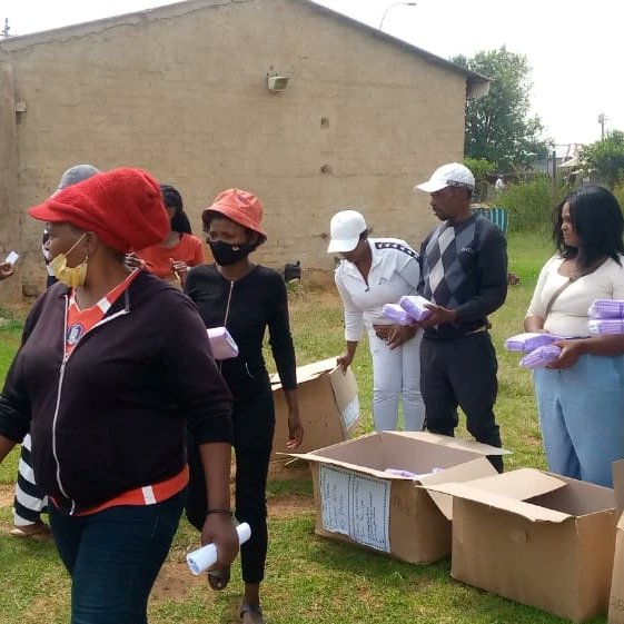 padsrus16's tweet photo. Period poverty makes people feel shame for menstruating, and the stigma surrounding periods prevents individuals from talking about it.

It all starts with a conversation to change the narrative and eradicate the bad stigmas around periods.

#ChangingTheFlow
#EndPeriodPoverty
🩸 https://t.co/QRmDNXUbet