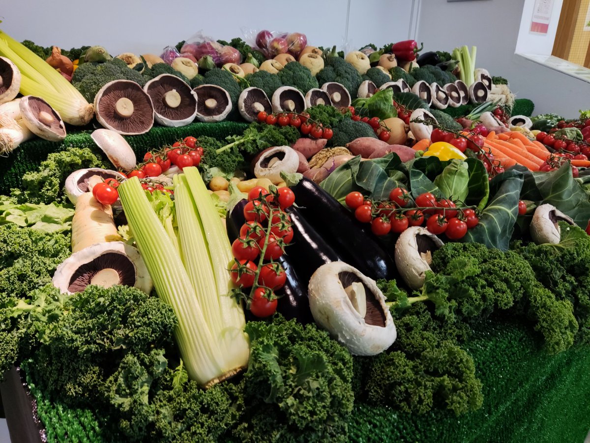 Ingredi12125294's tweet photo. Our fruit and Vegetable display all donated to the hospital by Prescott Thomas our fruit and Vegetable supplier - Come down and attempt the competition and win your self a lovely fruit basket @NHWeek @Stgorgestrust https://t.co/8GDrsDLSMP