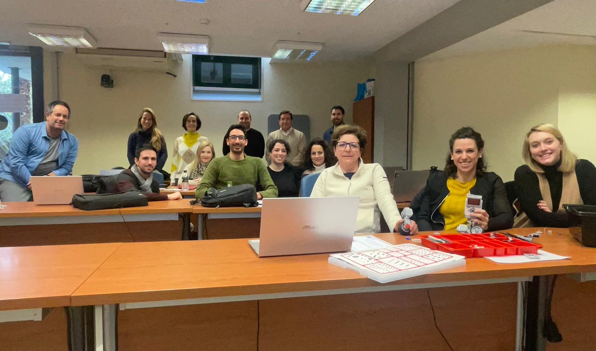 fonsi1x2's tweet photo. Mixing European educational projects: Erasmus + Teacher Mobility from @fidaeNazionale and KA2: @creasteam @CreaSTEAM_proj #creaSTEAM #STEAM_Labs #STEAMel 2nd group of Secondary Italian schools, with help of our brothers from @LaSalleCongres @LaSalleBCN https://t.co/8QiGryA6DZ