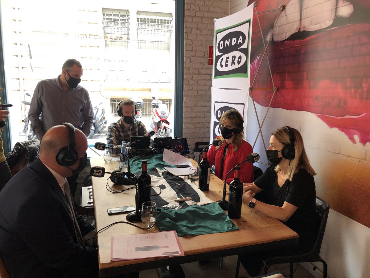Nuestro directo de hoy con  <a href="/OndaCeroAragon/">Onda Cero Aragón</a> y <a href="/funeslourdes/">Lourdes Funes</a> desde <a href="/ClandestinaCafe/">La Clandestina Bistro</a>, (c/San Jorge #Zaragoza), donde nos recibe su chef Susana Casanova.

Hoy brindamos con Terrai 🍷, de bodegas <a href="/covinca_winery/">Covinca</a> #DOPCariñena

#SomosCariñena #ElVinoDeLasPiedras