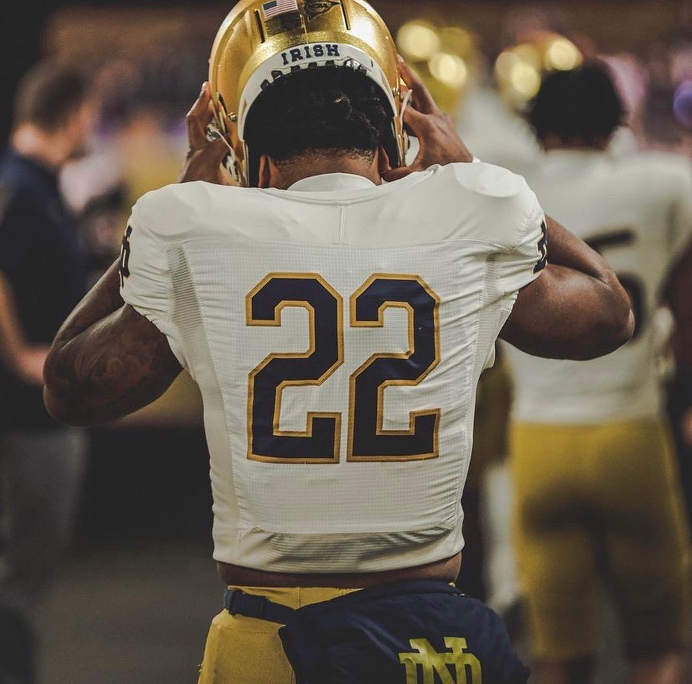 _brayofficial's tweet photo. Blessed to receive an offer from The University of Notre Dame! Happy pot of gold day!!🍀 @CoachMickens 
#GoIrish #luckoftheirish https://t.co/UI0HbYqeIe