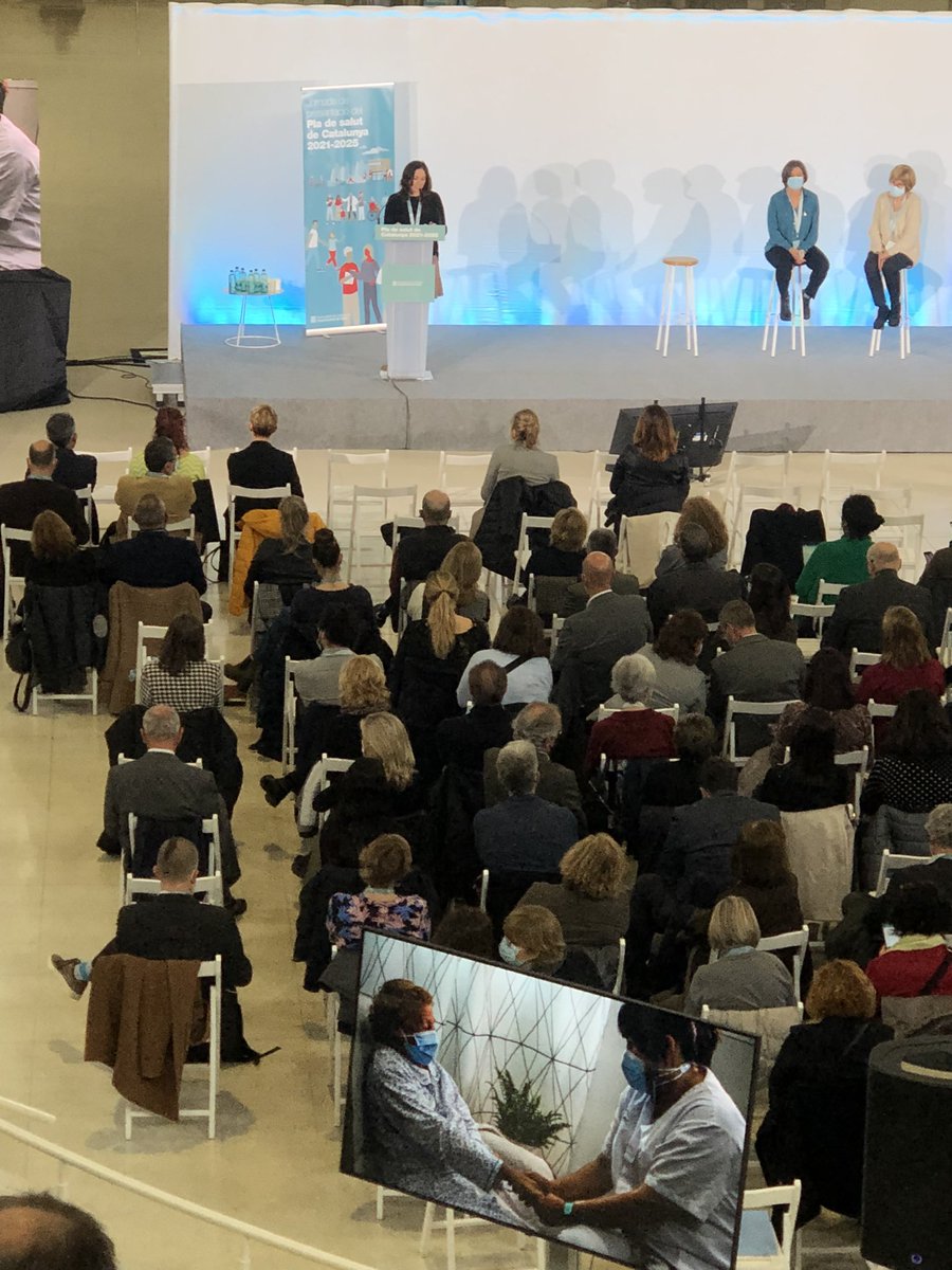 Gran exemple d’atenció integrada: Infermeres AP gestores de casos de l'àmbit residencial de la DAP Girona de l’ICS. Moltes felicitats oer la iniciativa! Avançem en l’atenció integrada 💪💪. Avui, a la presentació del #pladesalut