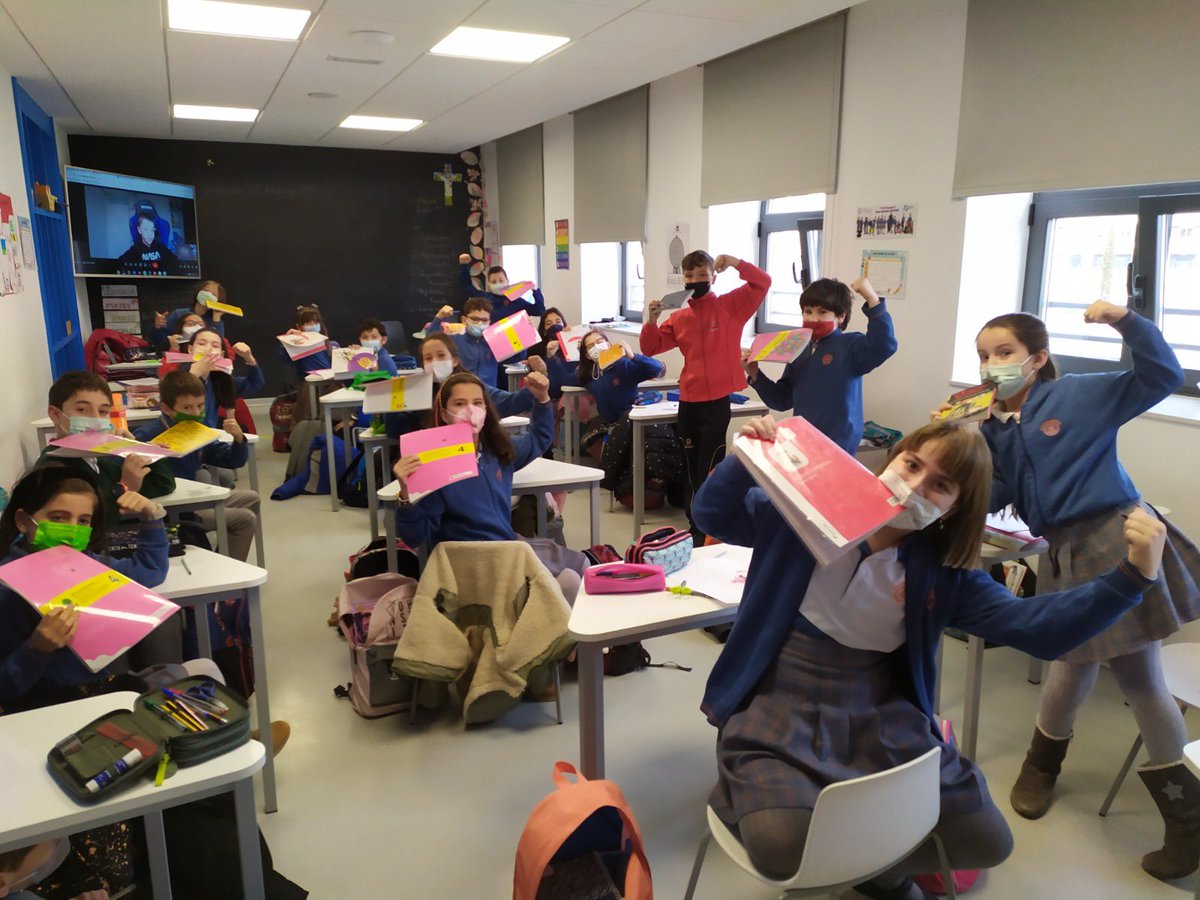 rnadalacademy's tweet photo. En el cole @CalasanzSA nos han dado permiso para enseñaros estas cartas y dibujos que los alumnos han enviado a @RafaelNadal 😍 ¡Muchas gracias chicos! 😊 https://t.co/AmCsj1pW3B