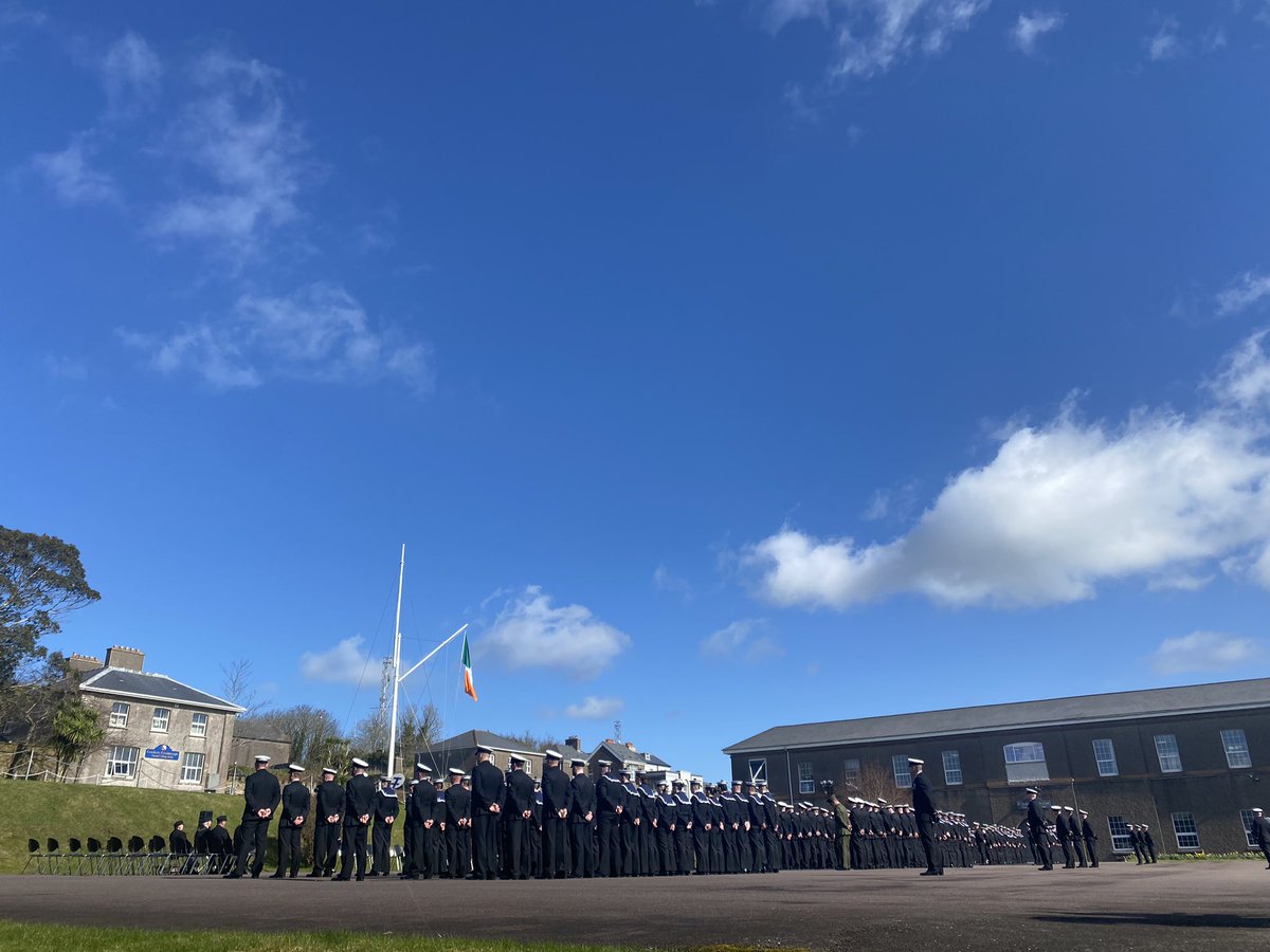 Happy #StPatricksDay. A pleasure to be back at the #NavalBase for a parade post lifting of restrictions. #IrishNavy ceremonial at its finest 🇮🇪