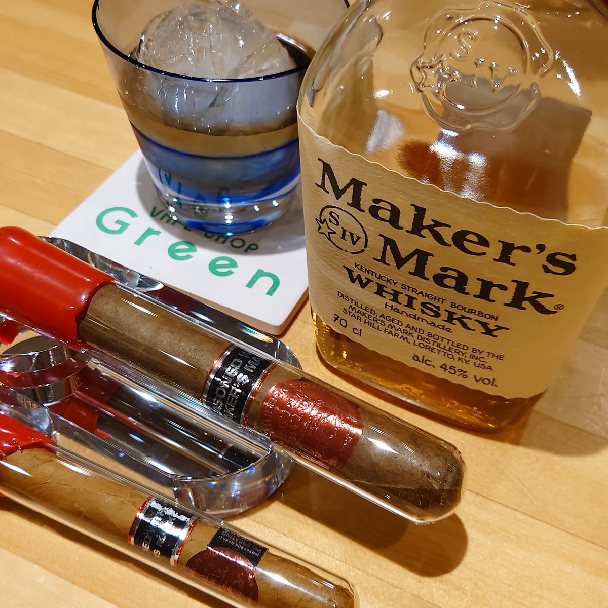 メーカーズマークの葉巻
入荷しました。

#メーカーズマーク #makersmark 
#葉巻 #シガー #薔薇氷 #倉敷バー #岡山バー #倉敷シガーバー #岡山シガーバー