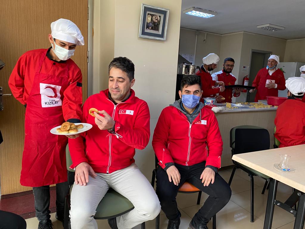 BN LOGIN (@bnturkish) on Twitter photo Bugün Kayseri KIZILAY TOPLUM MERKEZİNDE Kandil simidi yaptık. ilgi, alaka, icten, güleryüzlü ve samimi ev sahipliğinden ötürü tüm çalışanlara çok teşekkür ederiz. Öğrencilerimiz için güzel bir gündü. :)
<a href="/tcmeb/">Millî Eğitim Bakanlığı</a>
<a href="/MebOrgm/">Özel Eğitim ve Rehberlik Hiz. Genel Müdürlüğü</a>
<a href="/varmik/">Prof.Dr.Kemal Varın Numanoğlu</a>
@Cemal_Ozdemir67
<a href="/kayserimem/">Kayseri İl Millî Eğitim Müdürlüğü</a>
<a href="/Kizilay/">Türk Kızılay</a>
<a href="/KizilayTM/">Türk Kızılay Toplum Merkezleri - Community Centers</a> Bugün Kayseri KIZILAY TOPLUM MERKEZİNDE Kandil simidi yaptık. ilgi, alaka, icten, güleryüzlü ve samimi ev sahipliğinden ötürü tüm çalışanlara çok teşekkür ederiz. Öğrencilerimiz için güzel bir gündü. :)
<a href="/tcmeb/">Millî Eğitim Bakanlığı</a>
<a href="/MebOrgm/">Özel Eğitim ve Rehberlik Hiz. Genel Müdürlüğü</a>
<a href="/varmik/">Prof.Dr.Kemal Varın Numanoğlu</a>
@Cemal_Ozdemir67
<a href="/kayserimem/">Kayseri İl Millî Eğitim Müdürlüğü</a>
<a href="/Kizilay/">Türk Kızılay</a>
<a href="/KizilayTM/">Türk Kızılay Toplum Merkezleri - Community Centers</a>