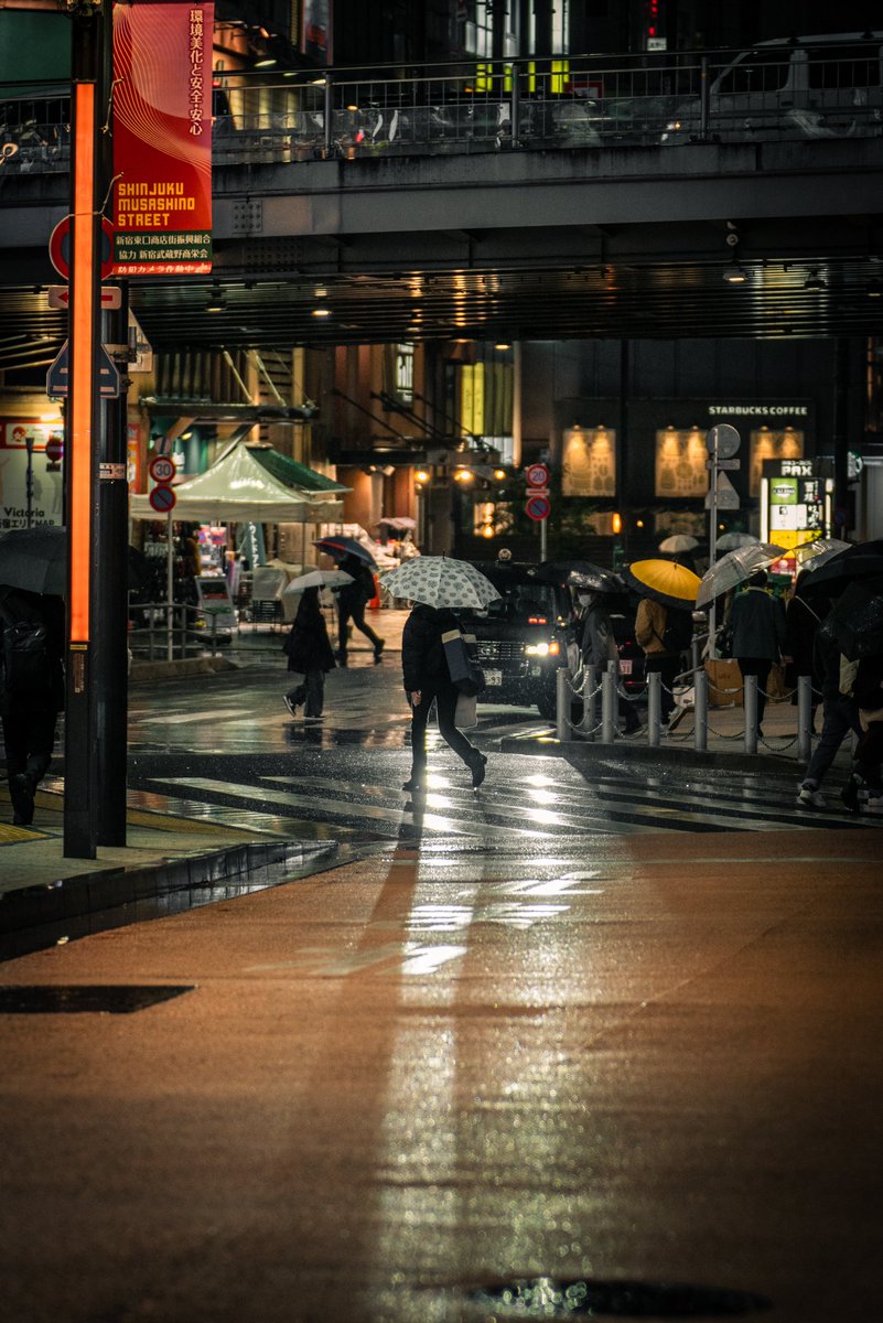 AK_fujiiro's tweet image. 新宿_雨