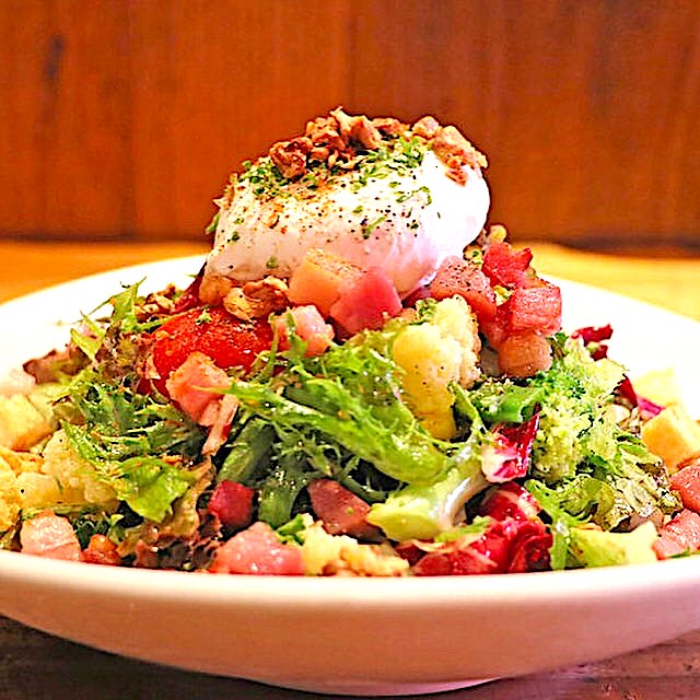 EATPIA's tweet photo. オー ペシェ グルマン 幡ヶ谷 / フレンチ
Au Peche Gourmand, Hatagaya / French
『ポーチド・エッグを載せたリヨン風サラダ』
“Lyon Style Salad Topped with Poached Egg”
https://t.co/QdHsBylkp6
#幡ヶ谷フレンチ
#幡ヶ谷ビストロ
#eatpia
#リヨン風サラダ
#女性シェフ https://t.co/ne7EIGU7w2