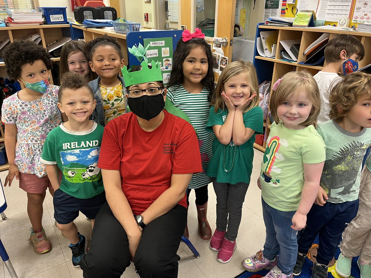 CreccSeaStars's tweet photo. Ms. Monica, our beloved cafeteria manager, needed a little green added to her work uniform.  These students in Mrs. Maxey’s class were more than happy to accessorise her!  #allthegreen #March17th #shesagoodsport 🍀 @JannaLennon @nhcsnutrition https://t.co/UkNjq4DzCg