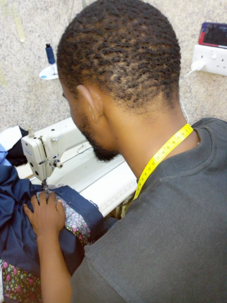 mistahmalz's tweet photo. @davido I'm Malik 4rm lagos,I'm a fashion designer. The fund will really dolot in my business, 1;Need to get a small shop for startup2:Need to get a big generator due to bad power supply3;need industrial sewing machines to work,Will be glad if a hv this great chance in my life 🙏
#Wrblo https://t.co/S9LixJ7EU3