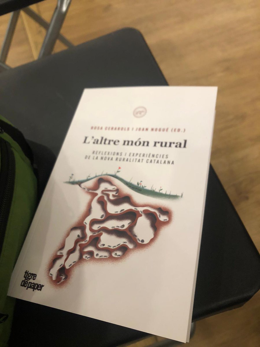 Primera presentació del llibre "L'altre món rural". Aquí los amos del comboi i la portada ben preciosa d'aquest llibre que volem fer córrer perquè provoqui debat!