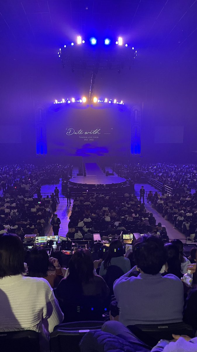 odeko___'s tweet photo. ぴあアリーナMM、見え方どんなんだろ？と不安に思ってる皆さまへ

①2階正面(C19扉)後列
②3階上手(R32扉)前列
③2階下手(L10扉)後列
④2階下手(L5扉)前列

個人的には比較的どこでも見やすい印象で、スタンド最大9列までなので階が上がってもステージとの距離はそんなに遠くならないです(体感) https://t.co/6Ve5KswCsP