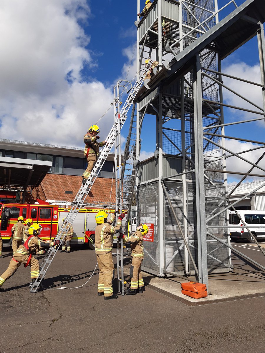 HIWFRS_LandD's tweet photo. A sunny day for #RoofLadders and #TCR @WinchesterStn30 for our #WDS #Trainees #NewVenue #NewLadderPitches #GoodInteraction https://t.co/NwJWuGkTeS