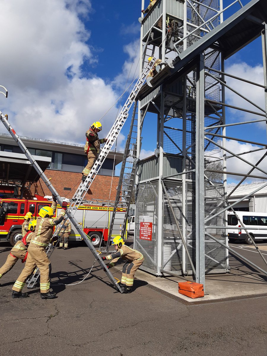 HIWFRS_LandD's tweet photo. A sunny day for #RoofLadders and #TCR @WinchesterStn30 for our #WDS #Trainees #NewVenue #NewLadderPitches #GoodInteraction https://t.co/NwJWuGkTeS