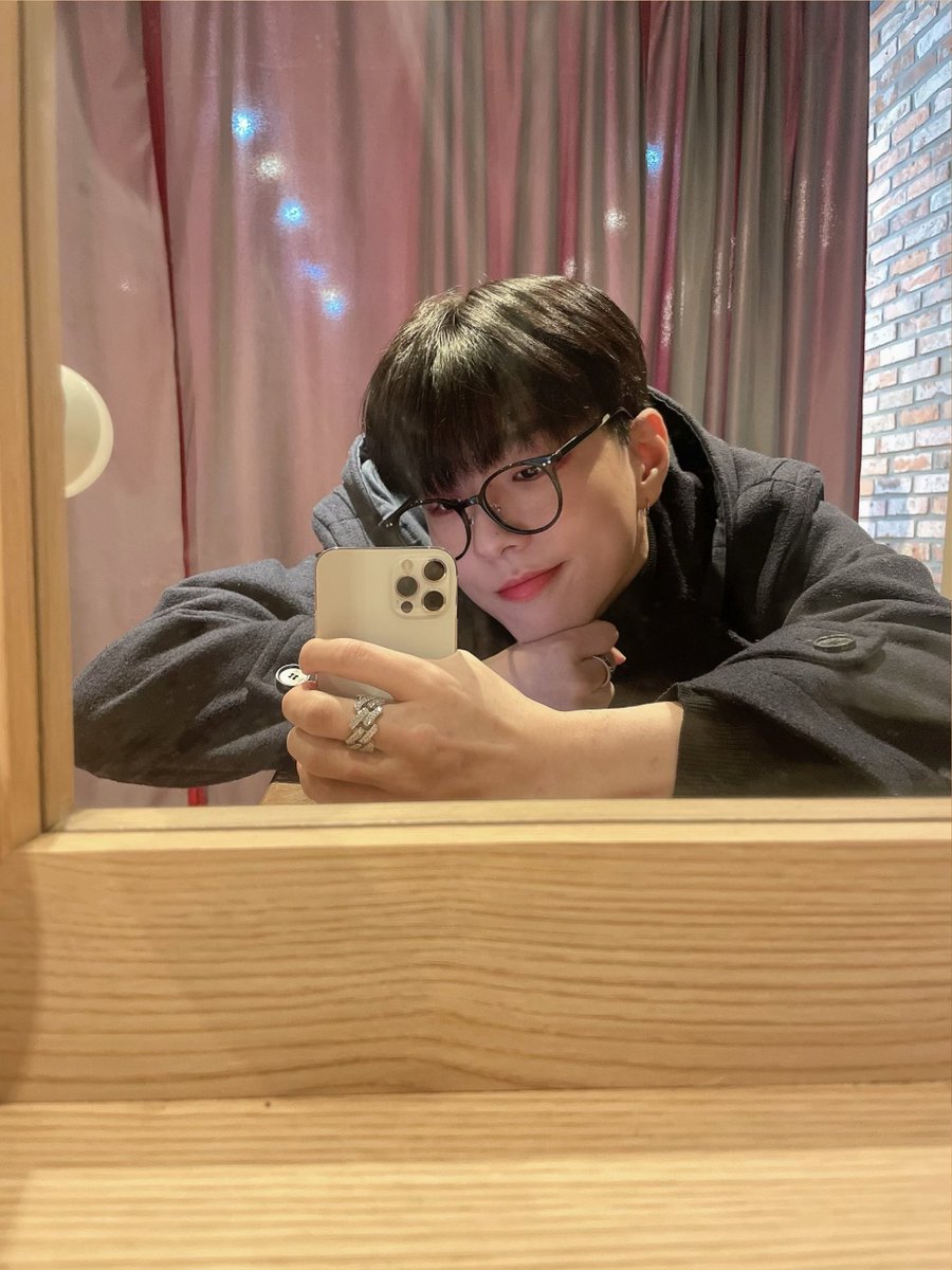 [#태영]

거울이 깨끗하길래📸

#블랙레벨 #BLACK_LEVEL
#TAEYOUNG