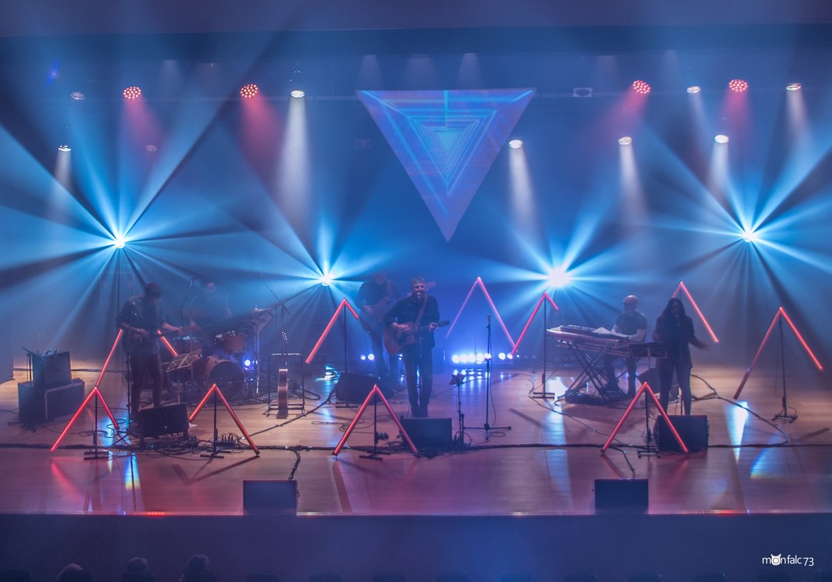 monfalc7311's tweet photo. GRÀCIES! @AndreuValor
(Paraninf Universitat d'Alacant-Sant Vicent del Raspeig).
#AndreuValor #Cantautor #SongWriter #Musica #Music #Insurrecte https://t.co/I2PoplJhGO